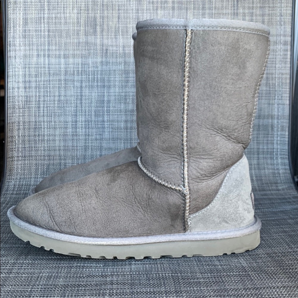 UGG Classic Short II Gray Winter Boots Women’s size 6 - Picture 3 of 11